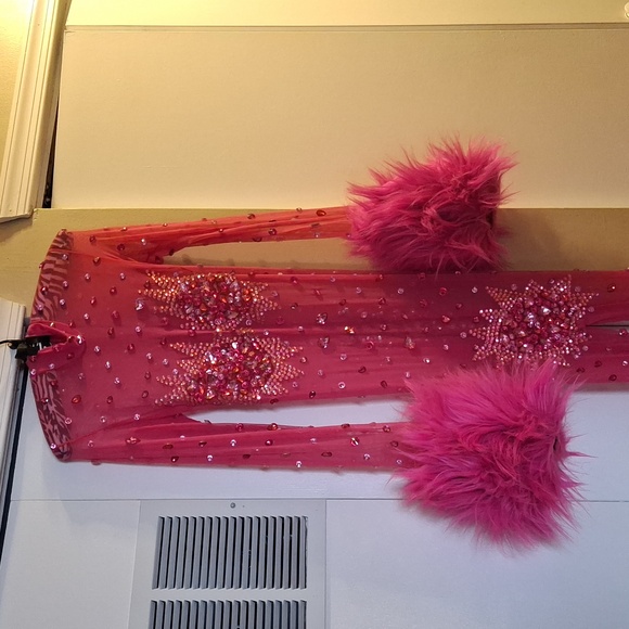 Fabulous costume. - Picture 2 of 9